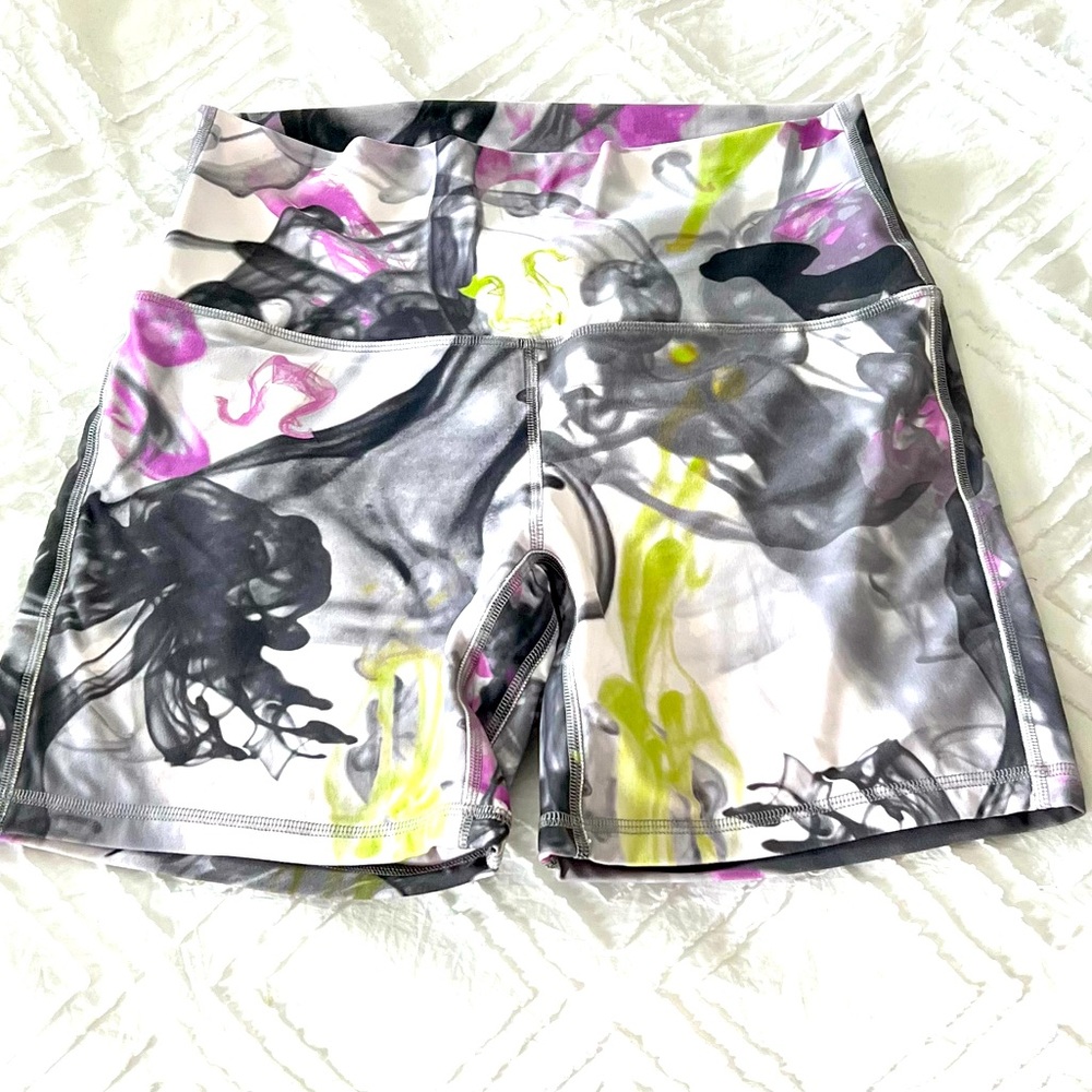 Lululemon Align 6” High Rise Shorts